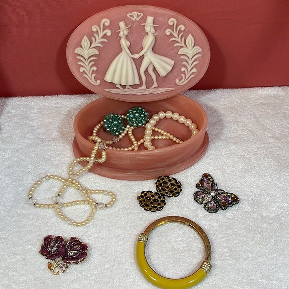 FAUX PINK MARBLE CAMEO TRINKET DISH - Picture 1 of 10